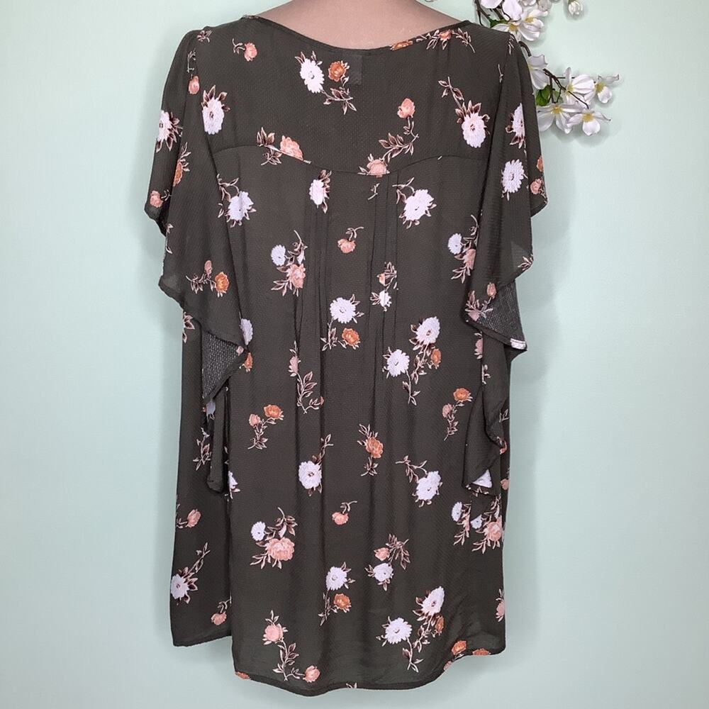 Torrid Floral Pin Tuck Button Front Flutter Ruffl… - image 7